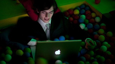 Detienen en España al "ciberdepredador" que engañó a más de 100 niñas en Internet