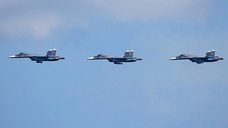 VIDEO: Un Su-34 ruso cruza el cielo sirio sembrando el pánico entre los terroristas