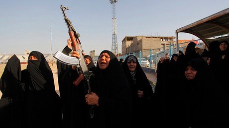 "Cocino sus cabezas": Una ama de casa iraquí lucha contra el EI para vengar la muerte de sus maridos