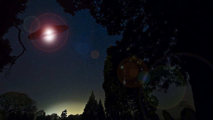 ¿La prueba definitiva? Británico observa un ovni 15 veces y decide grabarlo con su hijo (VIDEO)