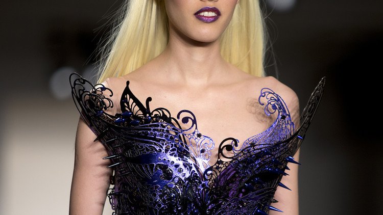 Del toples al burka: arrestan a una exmodelo británica por vínculos con el Estado Islámico (fotos)