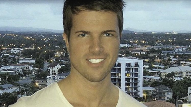 "Quiero hacerte cosas sucias": mujer 'cae' de un 14.º piso tras conocer a un hombre en Tinder