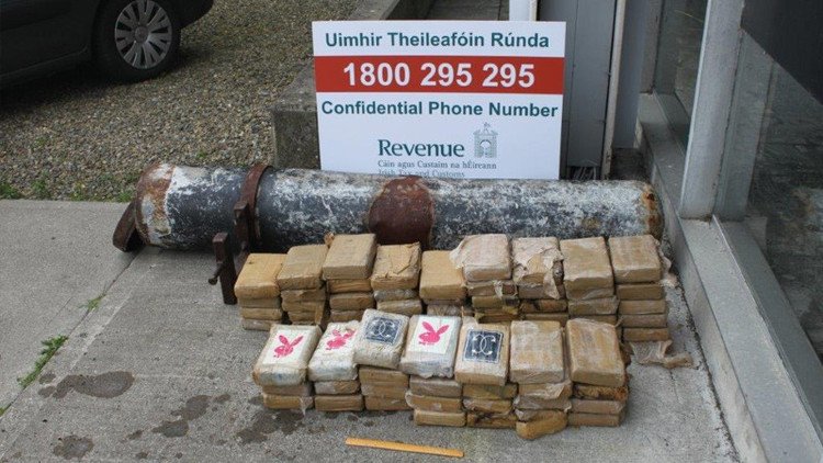 Lanzan un 'torpedo' con más de 5 millones de dólares en cocaína a las playas de Irlanda
