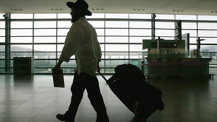 Dios está en todas partes: Musulmanes rezan en una sinagoga al confundirla con una mezquita (VIDEO)