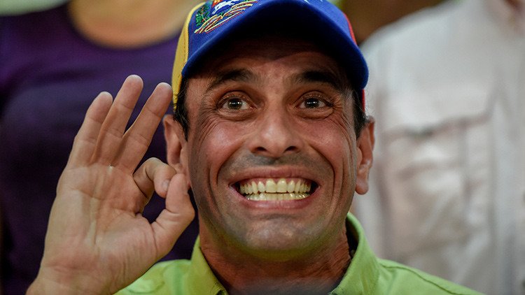 Vocero de la derecha venezolana le pide al presidente Maduro "una foto de Cilia en bikini"