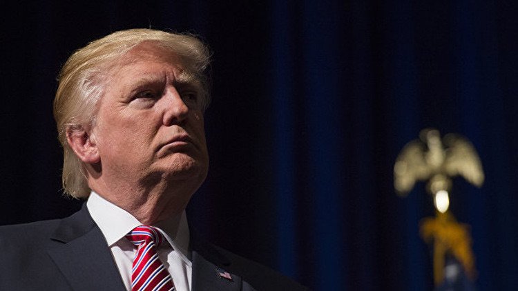 Trump: Los nuevos correos de Clinton esconden un "delito atroz"