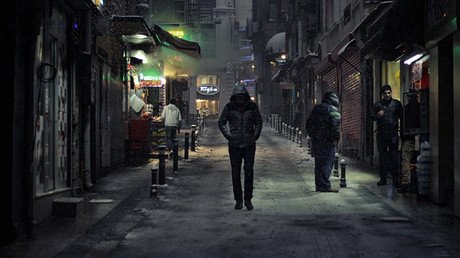 'Me siento dejado de lado, pero el médico llamó al siguiente paciente': ¿Por qué nos sentimos solos?