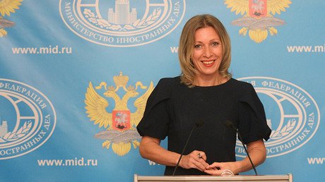 Respuesta al "despiadado Boris Johnson": Zajárova ridiculiza la "nueva arma" de Londres contra Rusia