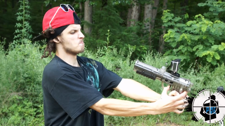 Se disparó a quemarropa en la cara con una pistola de paintball y le pasó esto ¡No hacerlo en casa!