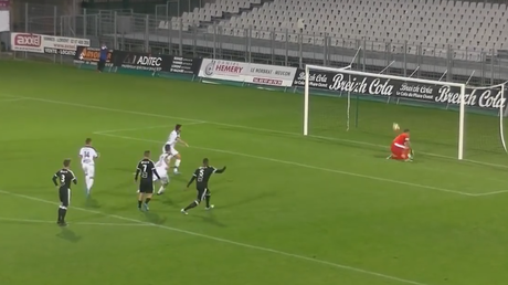 Un arquero se viste de héroe y ataja un penal de antología