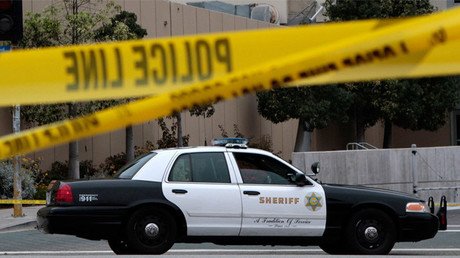 EE.UU.: Un policía muerto y otro herido tras un tiroteo cerca de un centro docente