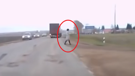 ¿Teleportación de ciencia ficción o simplemente tuvo suerte de no morir en plena carretera?