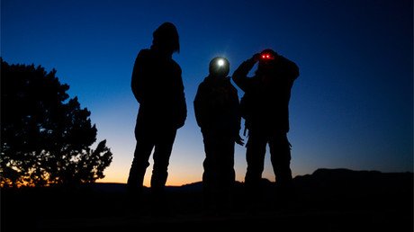 VIDEO: Un ufólogo mexicano muestra el cadáver de un 'extraterrestre' en un programa de la CNN