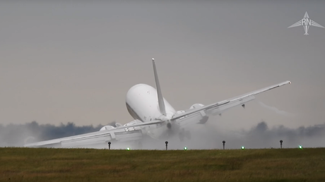 Piloto salva a un Boeing de un inminente accidente durante un aterrizaje extremo