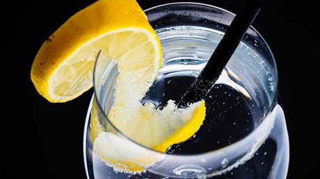 Científicos revelan las terribles consecuencias de la teoría de los '8 vasos de agua al día'