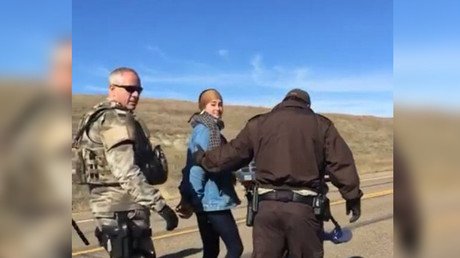 Arrestan a protagonista de 'Divergente' y 'Snowden' tras una protesta en EE.UU.