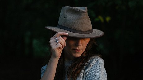 Capturan a La Viuda Negra que estafaba a narcos colombianos