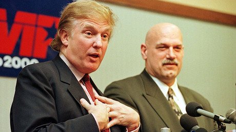 "Era como un pulpo, metía las manos en todas partes": mujeres denuncian el acoso de Trump