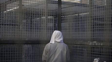 El ridículo castigo a la jueza que encarceló a una menor con 30 hombres que no pararon de violarla