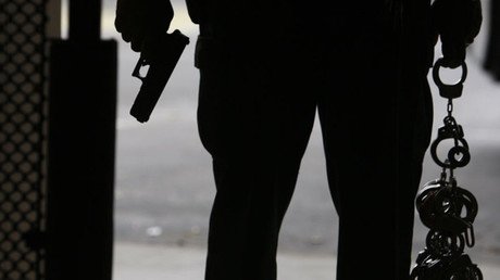 "¿Te gusta el sexo duro?": Policías de EE.UU. interrogan durante 8 horas a una joven recién violada