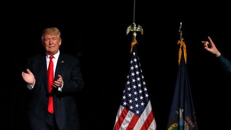 "Parcialidad flagrante": Los medios de EE.UU. no prestan la misma atención a Clinton y Trump