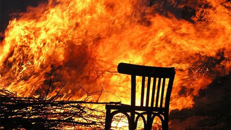 Un hombre bajo los efectos del LSD salva al perro de los vecinos de un incendio imaginario