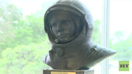 Buenos Aires inaugura una estatua del primer cosmonauta ruso Yuri Gagarin