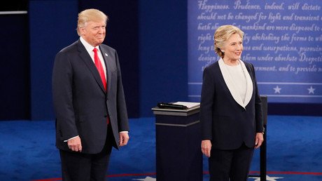 Los aviones de Clinton y Trump frente a frente en una insólita foto en vísperas del tercer debate