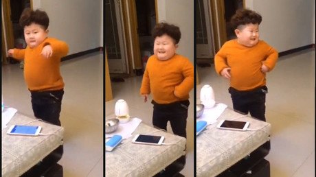 Un 'mini Kim Jong-un' causa furor en las redes sociales con este pegadizo baile
