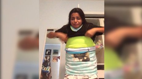 '100 capas de ropa': Un reto viral que casi le cuesta la vida a esta chica