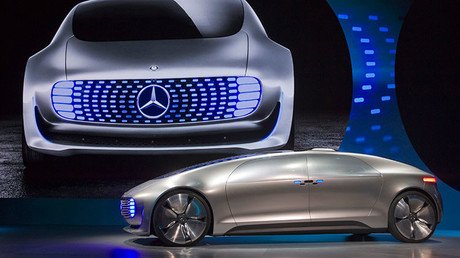 ¿Es más importante la vida del conductor o la del peatón? Mercedes-Benz no tiene dudas
