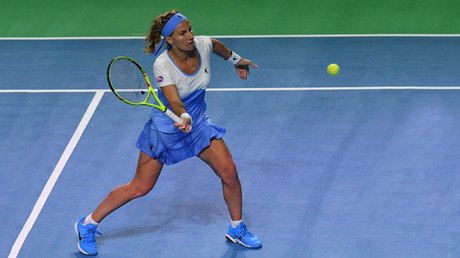 Video: Una tenista rusa se corta el pelo en mitad del partido y derrota a su rival