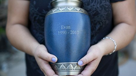 Nueva ley vaticana prohíbe a los fieles guardar las cenizas de los difuntos en sus casas