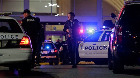 Un hombre en EE.UU. se tira con sus hijos desde un puente de 30 metros y los niños sobreviven