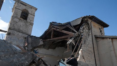 Video demoledor: Una iglesia del siglo XII colapsa tras dos terremotos en Italia
