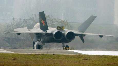 China presenta su nuevo caza furtivo J-20