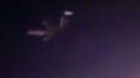 VIDEO: Un gran ovni de cuatro brazos "obliga" a la NASA a volver a cortar la emisión desde la EEI