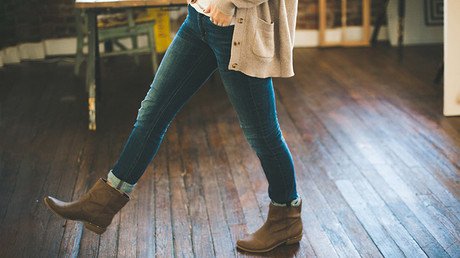 ¿Moda peligrosa?: Una mujer casi sufre la amputación de una pierna por usar vaqueros ajustados 