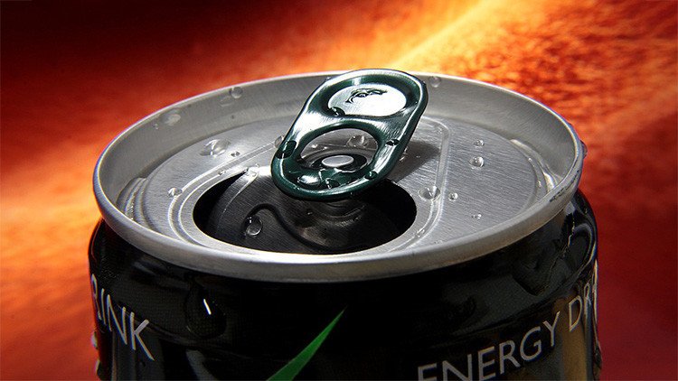 Efectos chocantes: Toma bebidas energéticas durante tres semanas y lo paga muy caro