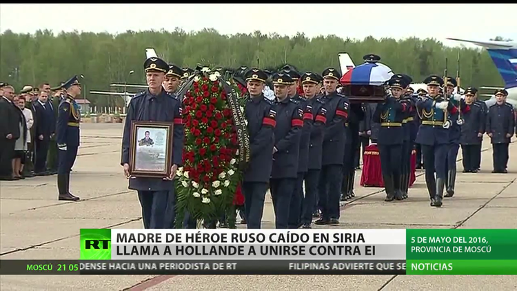 La madre de héroe ruso caído en Siria solicita a Hollande que luche contra el EI