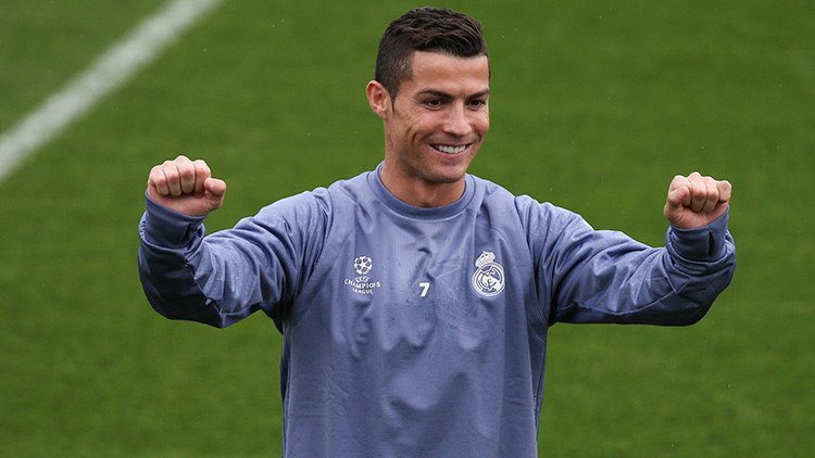 Cristiano Ronaldo: "Sí, soy gay, ¡pero muy rico!"