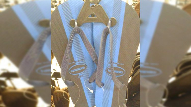 ¿De qué color son estas chanclas? El popular juego visual que toma el relevo del 'vestido camaleón'