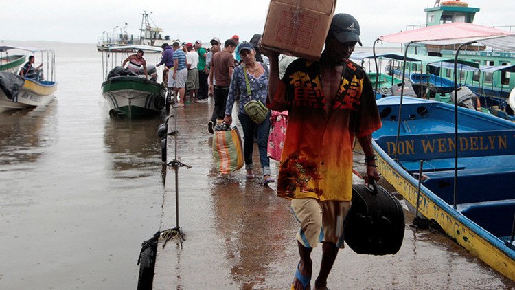 El ojo del huracán Otto toca tierra en Nicaragua