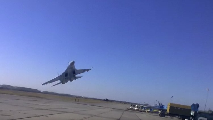 Video impactante: Caza ucraniano 'en exhibición' casi se estrella al realizar maniobra a baja altura