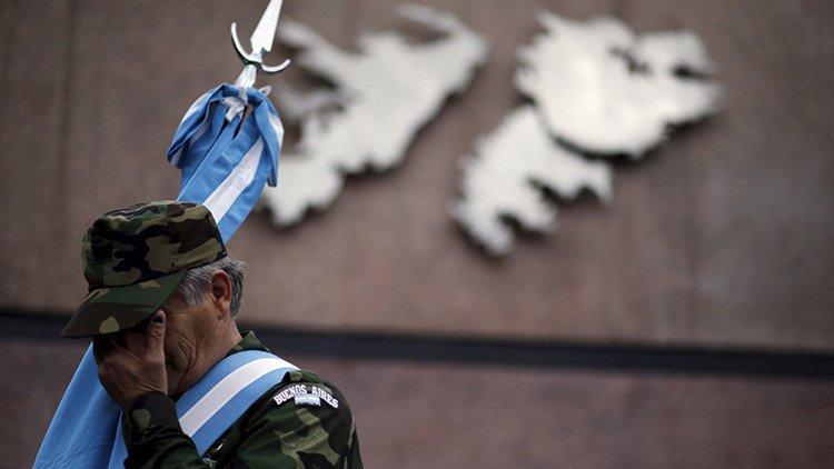 Argentina, Reino Unido y Cruz Roja negocian para identificar los cuerpos NN en las Malvinas