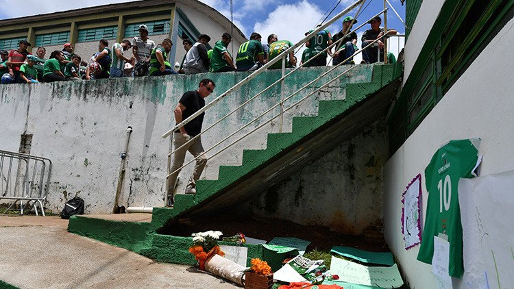 La foto del pequeño hincha desconsolado del Chapecoense que ha dado la vuelta al mundo
