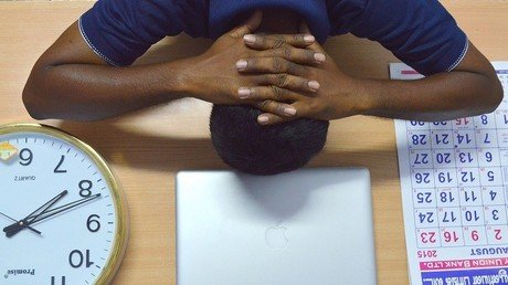 "Levántese y beba agua": Crean una camiseta que mide el estrés... y nos avisa cuándo hacer una pausa