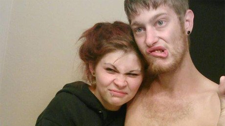 "Un jugo para dormir": acusan a una madre de inyectar heroína a sus tres hijos