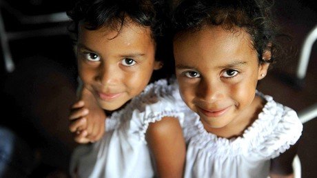 "Solo puede quedar una": El estremecedor pacto de las 'gemelas silenciosas'