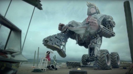 Humor contra Trump: Un cortometraje parodia el 'combate' de los latinos contra el multimillonario